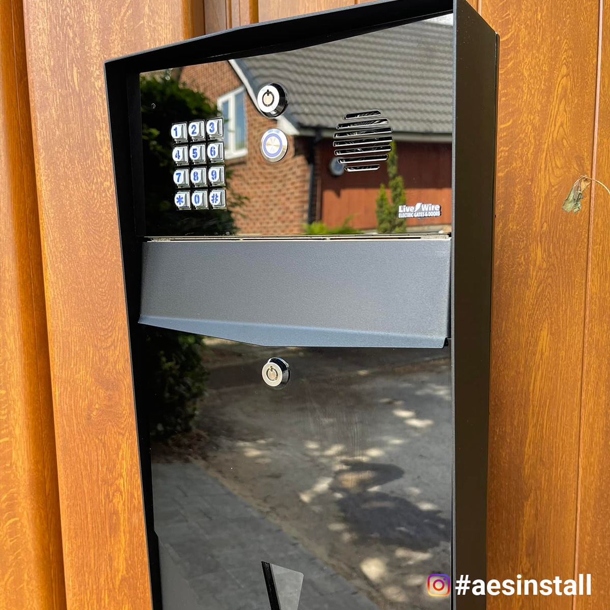 Prime7-LBSK-EU Hooded Wall Mounted Post Box With Fully Integrated Access Control & Intercom (With Keypad) - Stainless Steel 8 Prime7-LBSK-EU Hooded Wall Mounted Post Box With Fully Integrated Access Control & Intercom (With Keypad) - Stainless Steel - Image 8